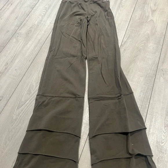 Matilda Jane Olive Wide Leg Tiered Pants - Picture 1 of 4